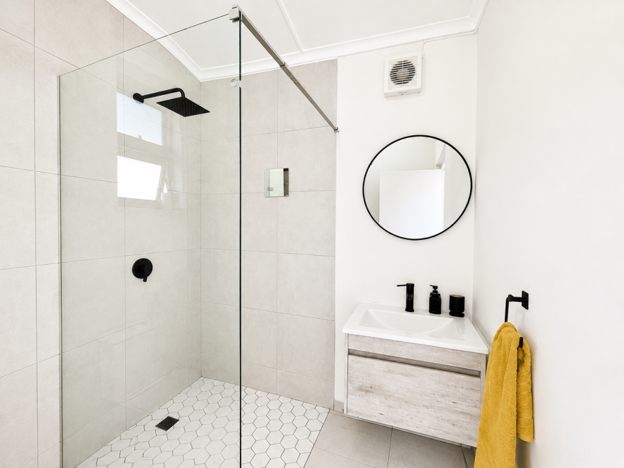 To Let 1 Bedroom Property for Rent in Loevenstein Western Cape